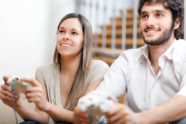 Couple playing video games — Stock Photo, Image