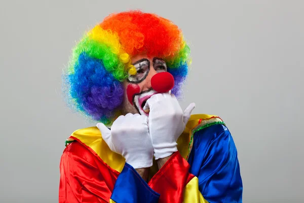 Przestraszony zabawny clown — Zdjęcie stockowe