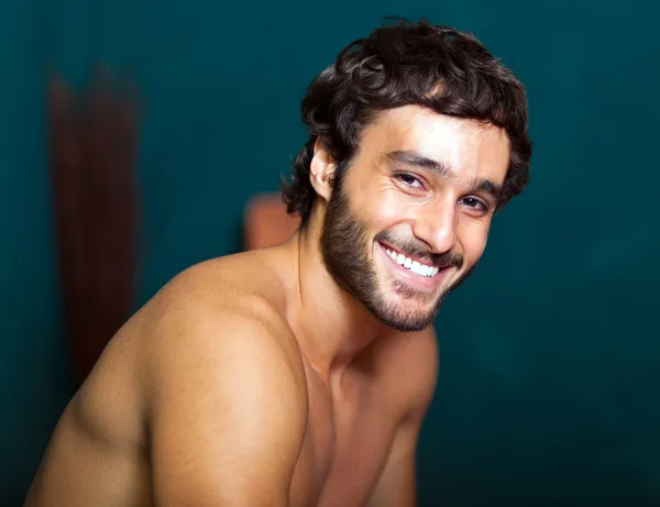 Przystojny mężczyzna w saunie — Zdjęcie stockowe