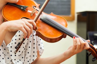 Woman playing violin clipart
