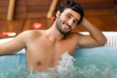 adam bir güzellik çiftliğinde