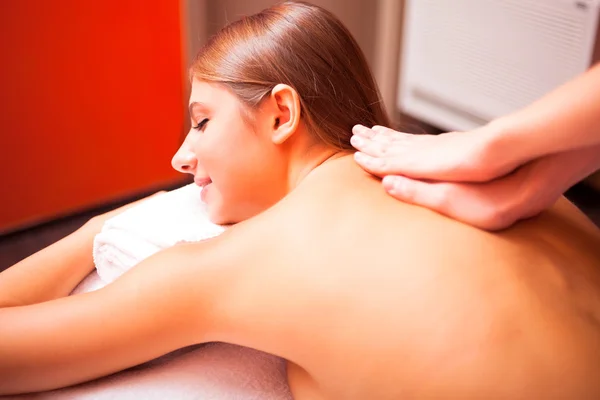 Femme ayant un massage — Photo