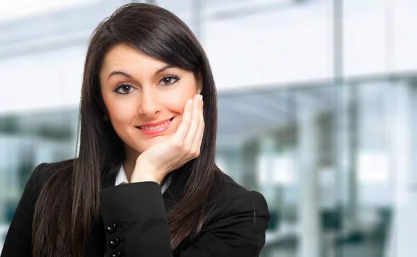 Mujer de negocios en la oficina —  Fotos de Stock