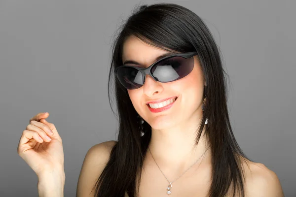 Frau mit Sonnenbrille — Stockfoto