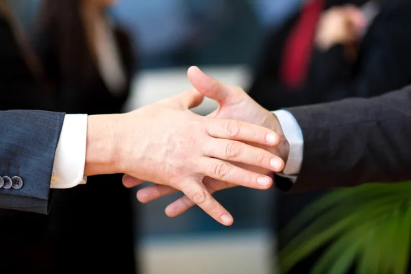 Företagare handslag — Stockfoto