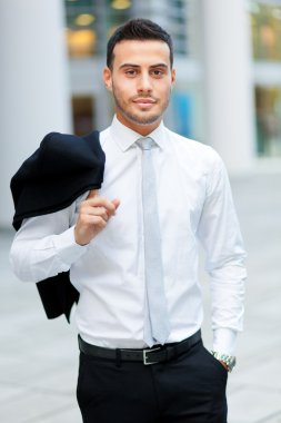 bir kentsel ortamda işadamı