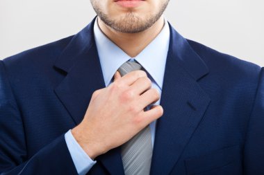 zakenman aan te passen zijn kraag