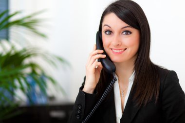 telefonda konuşurken Sekreteri