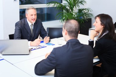 İş yerindeki iş adamları
