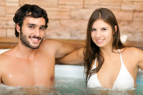 Couple relaxing in a spa — Stock Photo, Image