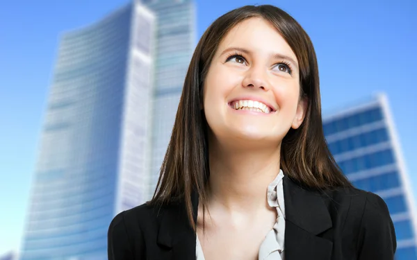 Mujer de negocios reflexiva mirando hacia arriba —  Fotos de Stock