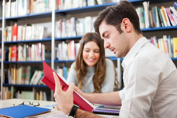 People studying in a library — Stock Photo, Image