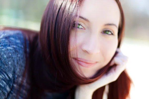 Güzel kızıl saçlı kız — Stok fotoğraf