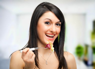 güzel kız sağlıklı yemek yeme