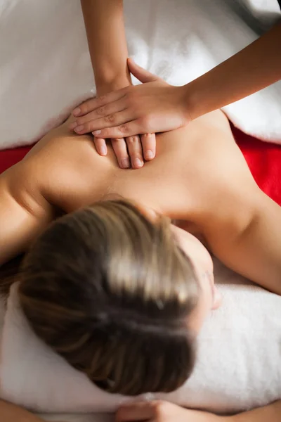 Woman having a massage — Stock Photo, Image