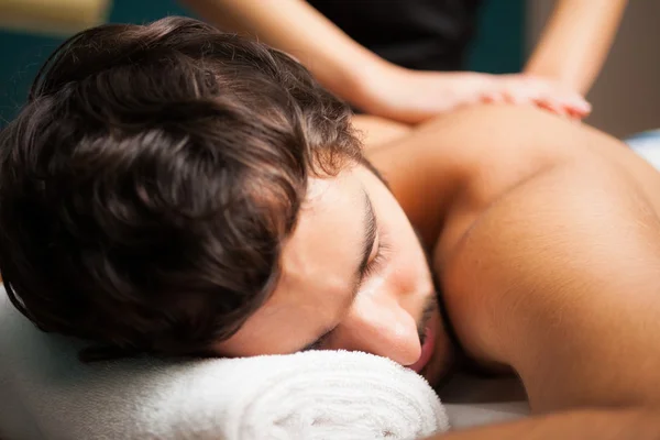 Man met een massage — Stockfoto