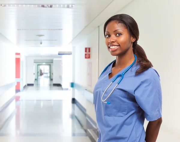 Lächelnde Krankenschwester — Stockfoto