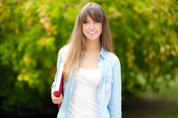 Studente sorridente — Foto Stock