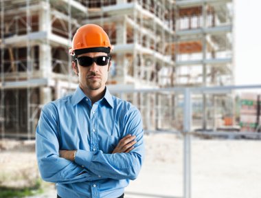 bir inşaat mühendisi