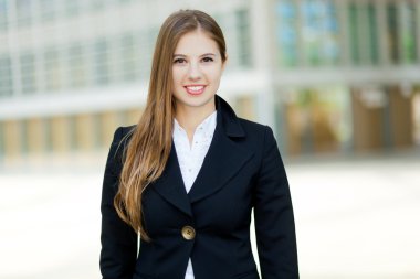 iş kadını gülümseyen