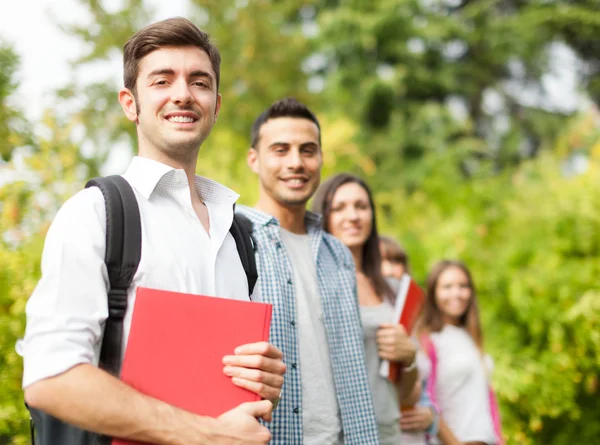 Grupp leende studenter — Stockfoto