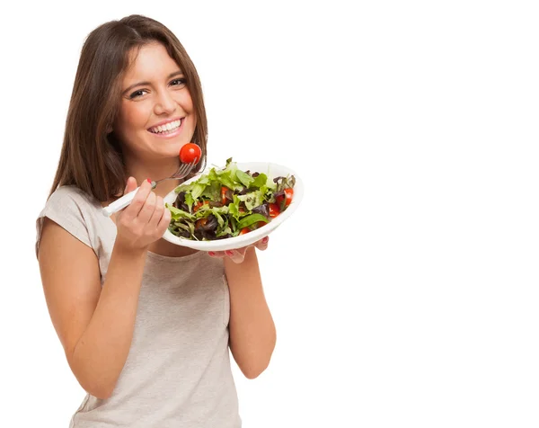 Mulher comendo uma salada saudável — Fotografia de Stock