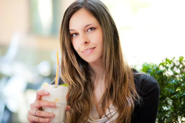 Woman drinking a cocktail — Stock Photo, Image