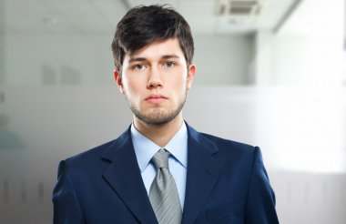 genç yakışıklı işadamı