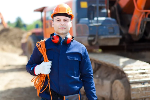 Trabajador en una obra de construcción — Foto de Stock