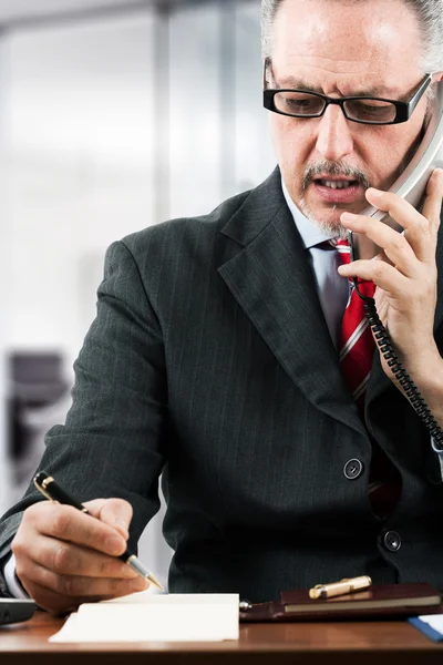 Uomo d'affari al lavoro — Foto Stock