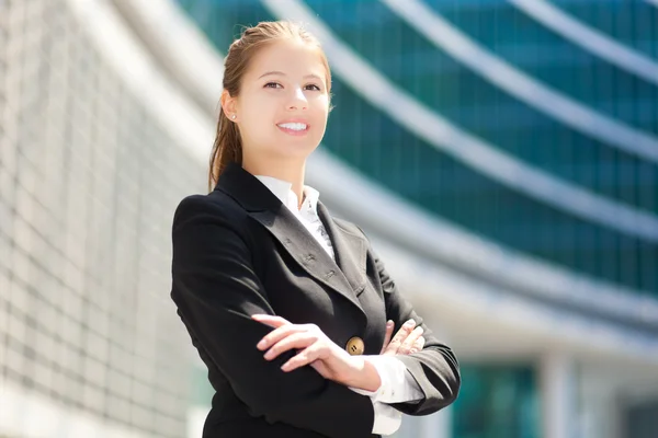 Businesswoman in an urban setting — Stock Photo, Image