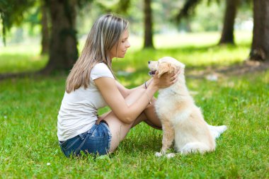 Köpekli Kadın