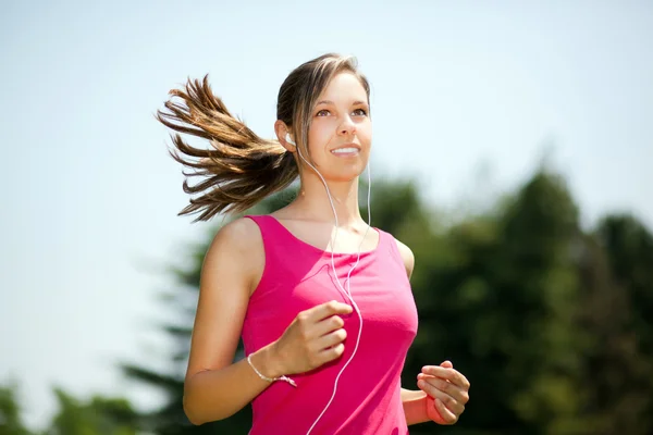 Femme jogging extérieur — Photo