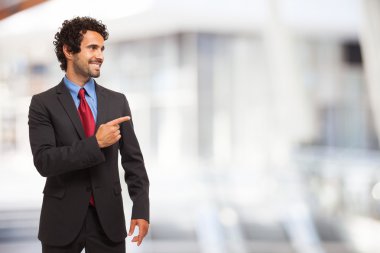 onun parmak boşluk için işaret işadamı