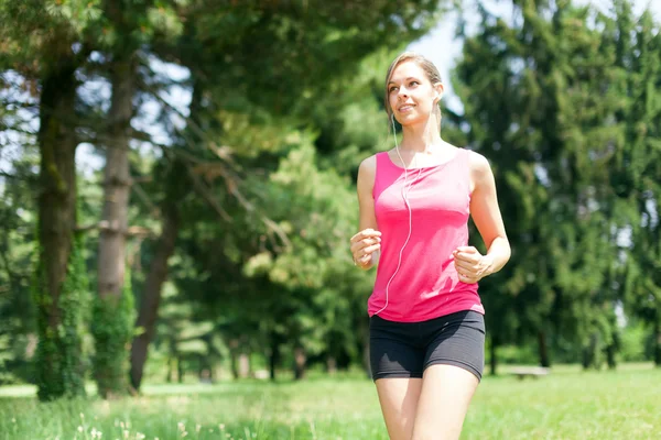 Woman running outdoors — Stock Photo, Image