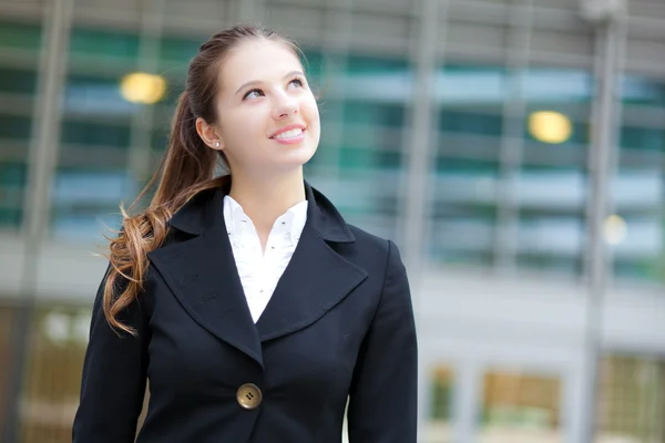 Businesswoman in an urban setting — Stock Photo, Image