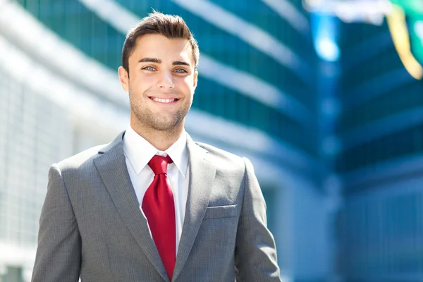 Businessman in an urban setting — Stock Photo, Image