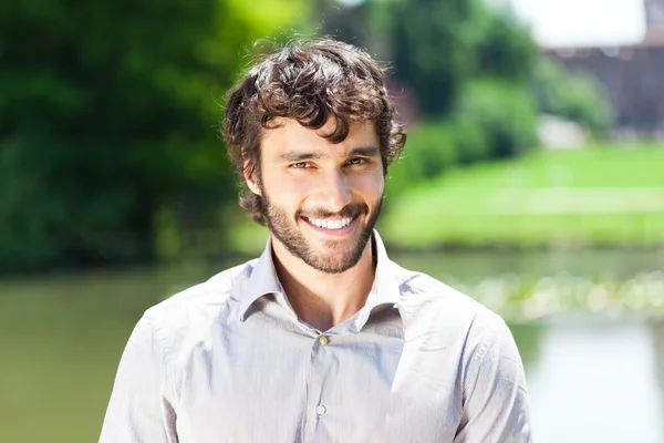 Retrato de hombre joven —  Fotos de Stock