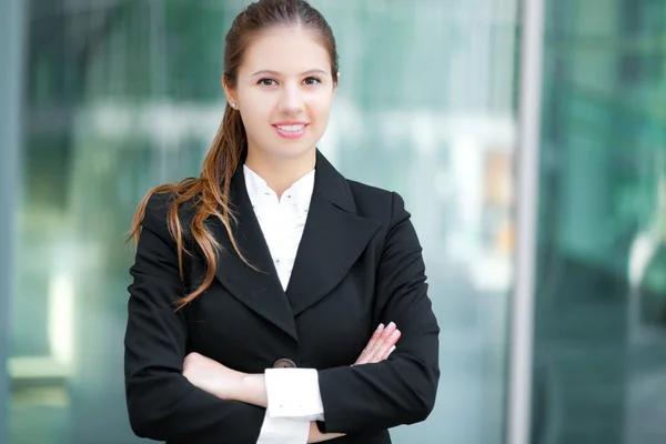 Businesswoman in an urban setting — Stock Photo, Image