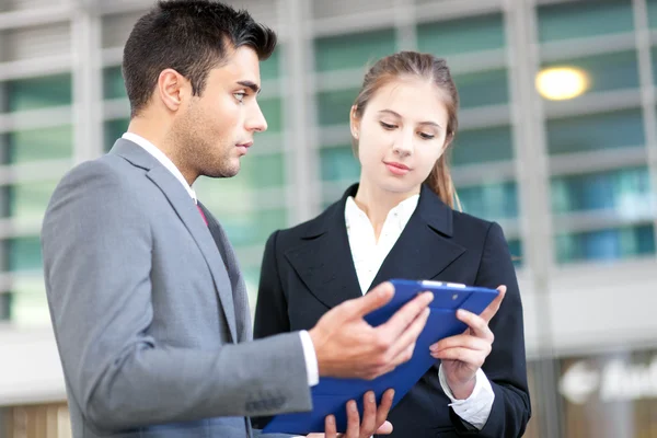 Business people reading document — Stock Photo, Image