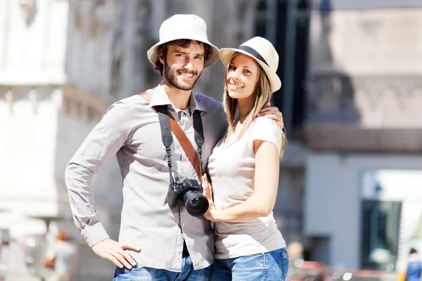 Turistas casal se divertindo — Fotografia de Stock