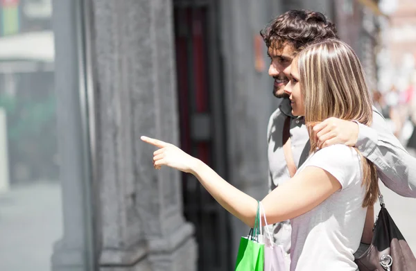 Couple doing shopping — Stock Photo, Image