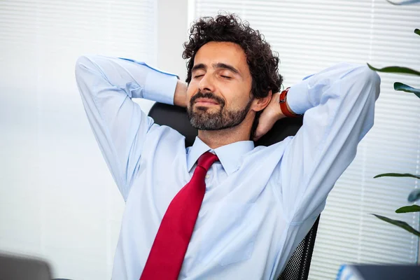 Manager Entspannt Sich Seinem Büro — Stockfoto