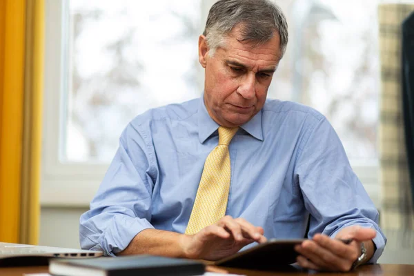 Serious Senior Businessman Using Tablet Office — Foto de Stock