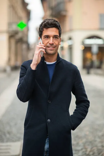 Man Talking His Mobile Phone Urban Environment — Stock Photo, Image