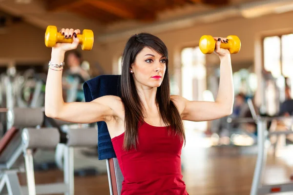 Femme Faisant Fitness Dans Une Salle Gym — Photo