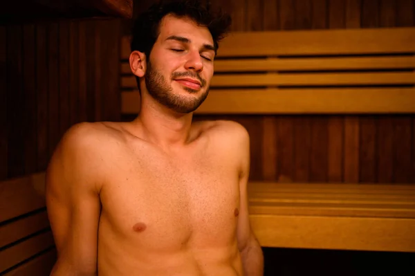 Man Ontspannen Sauna — Stockfoto