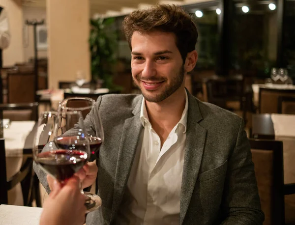Couple Toasting Wineglasses Luxury Restaurant — Stock Photo, Image