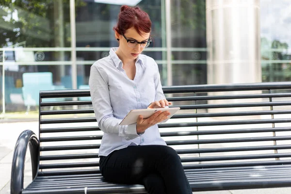 Smiling Businesswoman Using Digital Tablet Outdoor Sitting Bench — Stock Photo, Image
