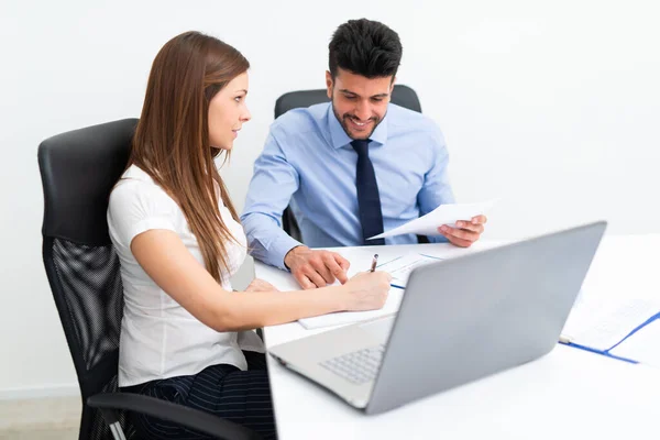 Business People Using Laptop Computer Office — Stock Photo, Image